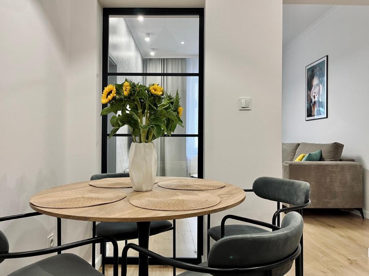 Luna Apartments เยเลเนียกูรา ภายนอก รูปภาพ