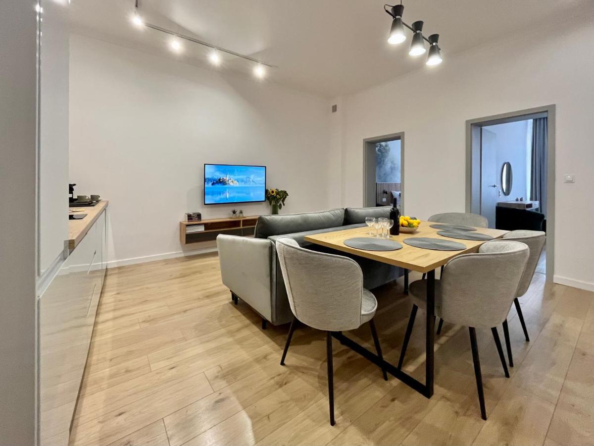 Luna Apartments เยเลเนียกูรา ภายนอก รูปภาพ