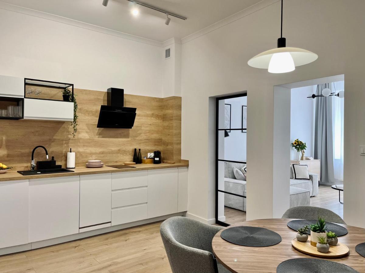 Luna Apartments เยเลเนียกูรา ภายนอก รูปภาพ